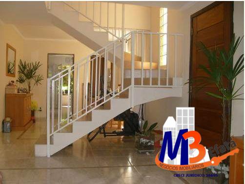 Lindo Sobrado com ponto comercial - Jd. Guayanã - T. Serra